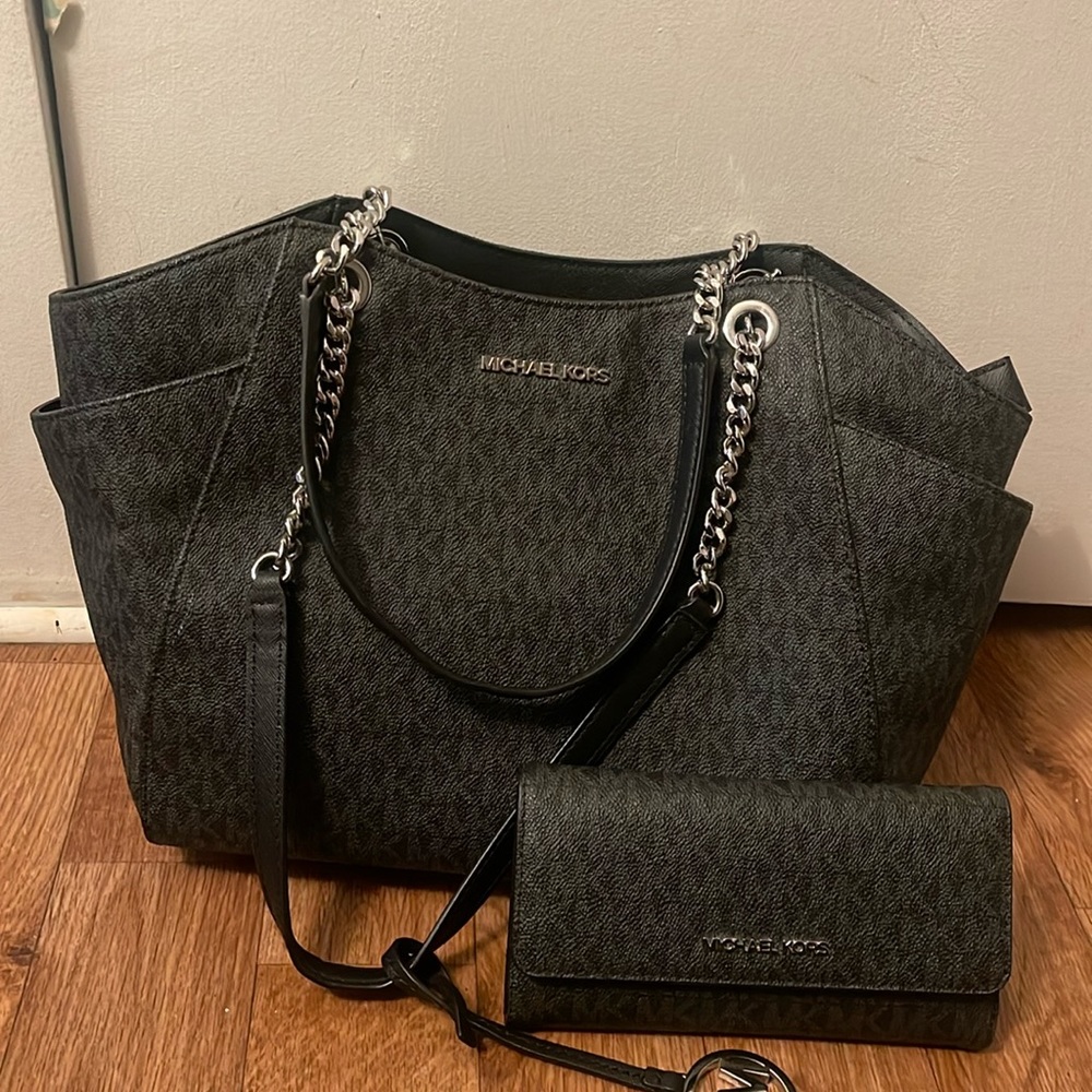 Michael kors purse and wallet
